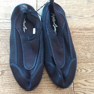 Never worn Maui water shoes